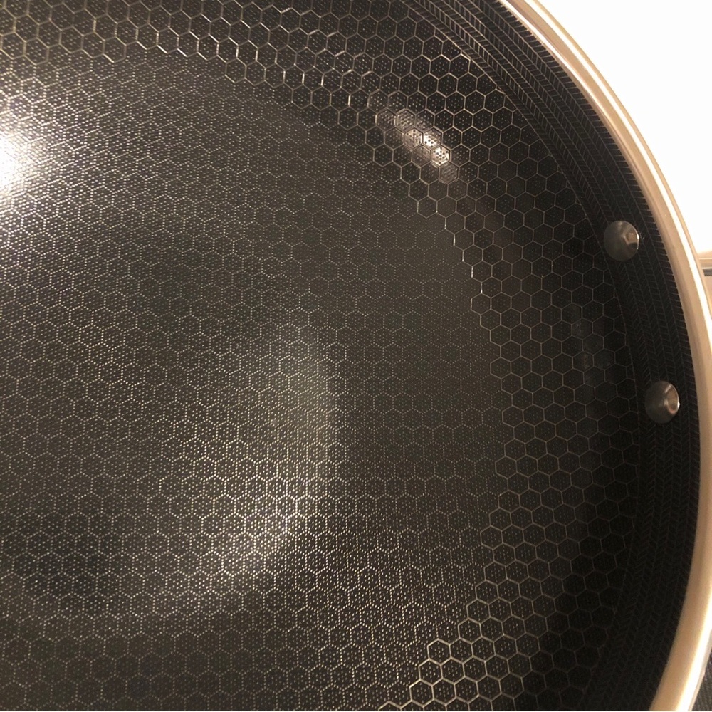 HexClad Hybrid Nonstick 12-Inch Wok Cookware with 12 inch Lid - Picture 5 of 13
